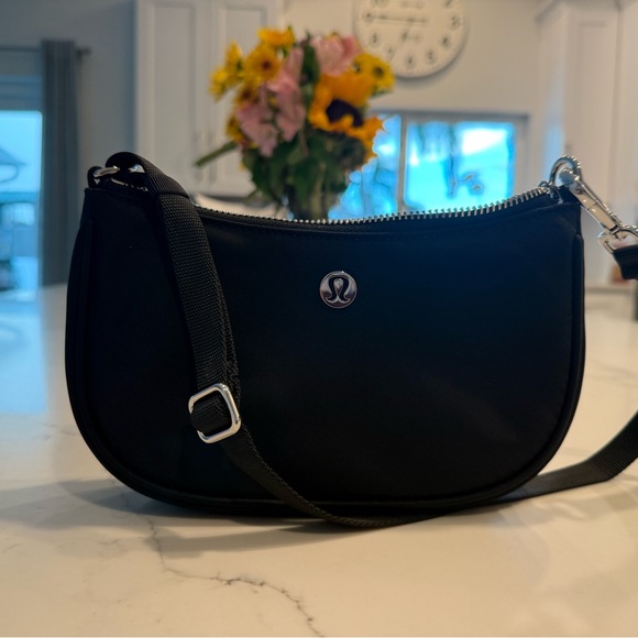 lululemon athletica Black Mini Bag - Picture 1 of 4